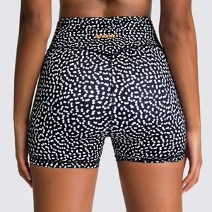 NWOT DOYOUEVEN excel black speckle shorts